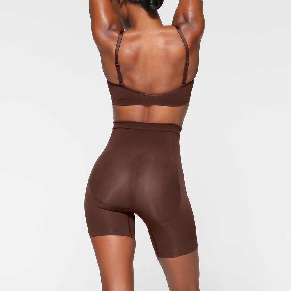 SKIMS NWOT Seamless Sculpt Mid Thigh Short - Size M